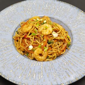 Asya Usulü Sebzeli ve Karidesli Noodle
